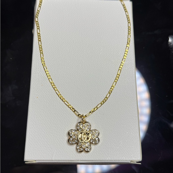 Gold Flower Pendant Necklace - Picture 1 of 2